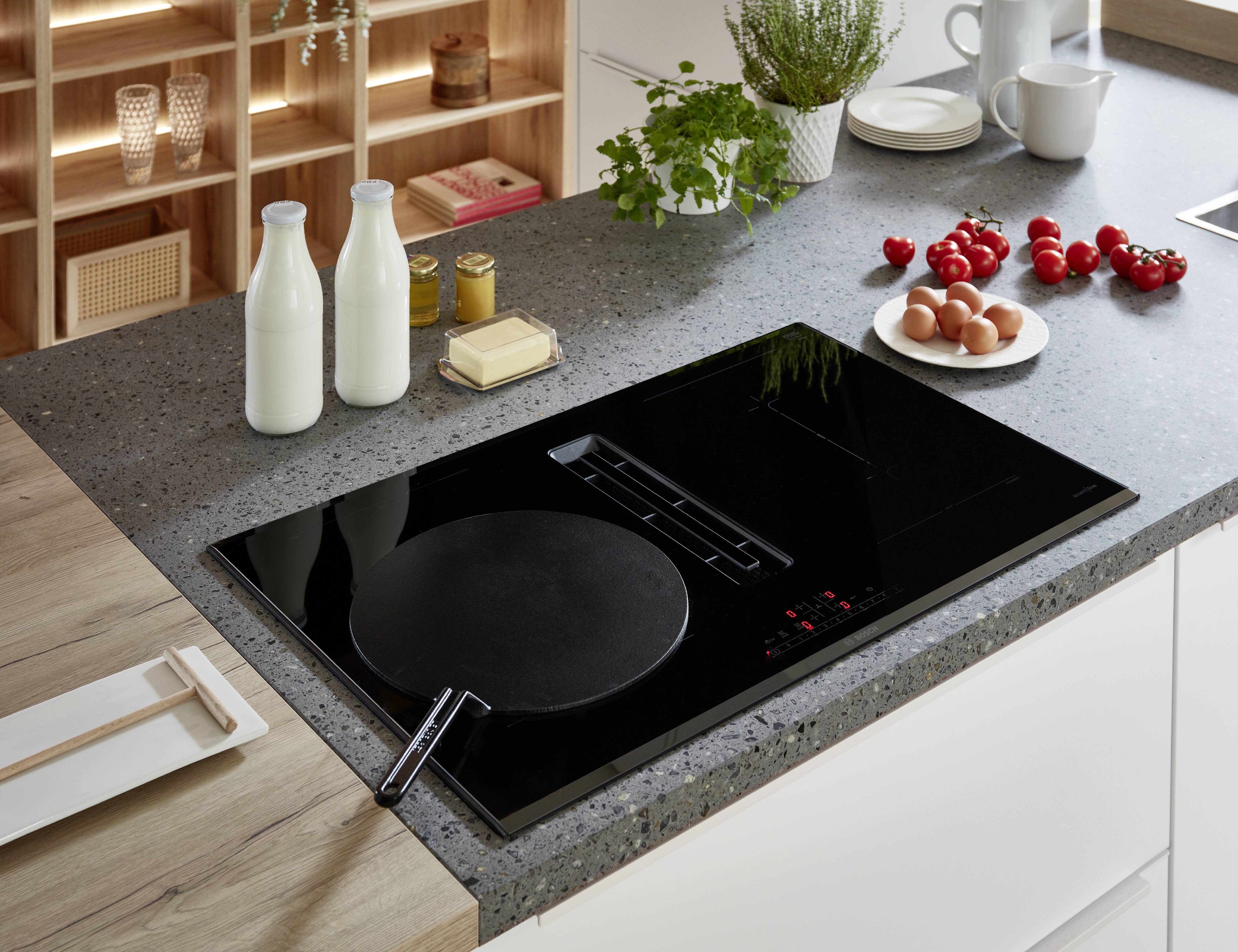 Nobilia Mattweiß grifflos mit BOSCH-Kochfeld und Muldenlüfter