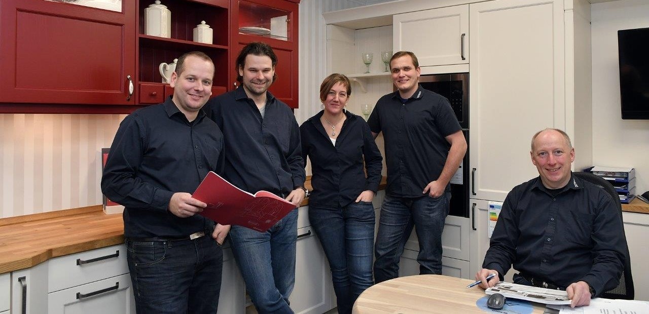 Teamfoto in der Küche vom Küchenstudio Detken