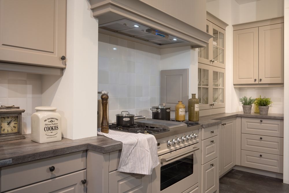 Holz_lackierte_Oberflächen_reinigen