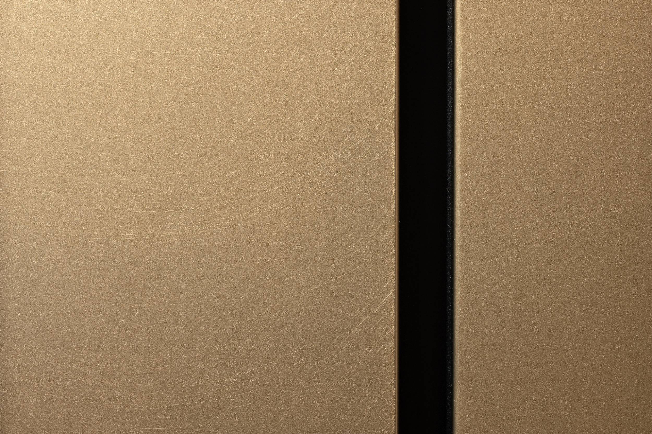 HÄCKER SystematART Eiche schwarz Echtholz mit Gold, Bronze Akzenten - Detailansicht Metallicfront mit Textur 