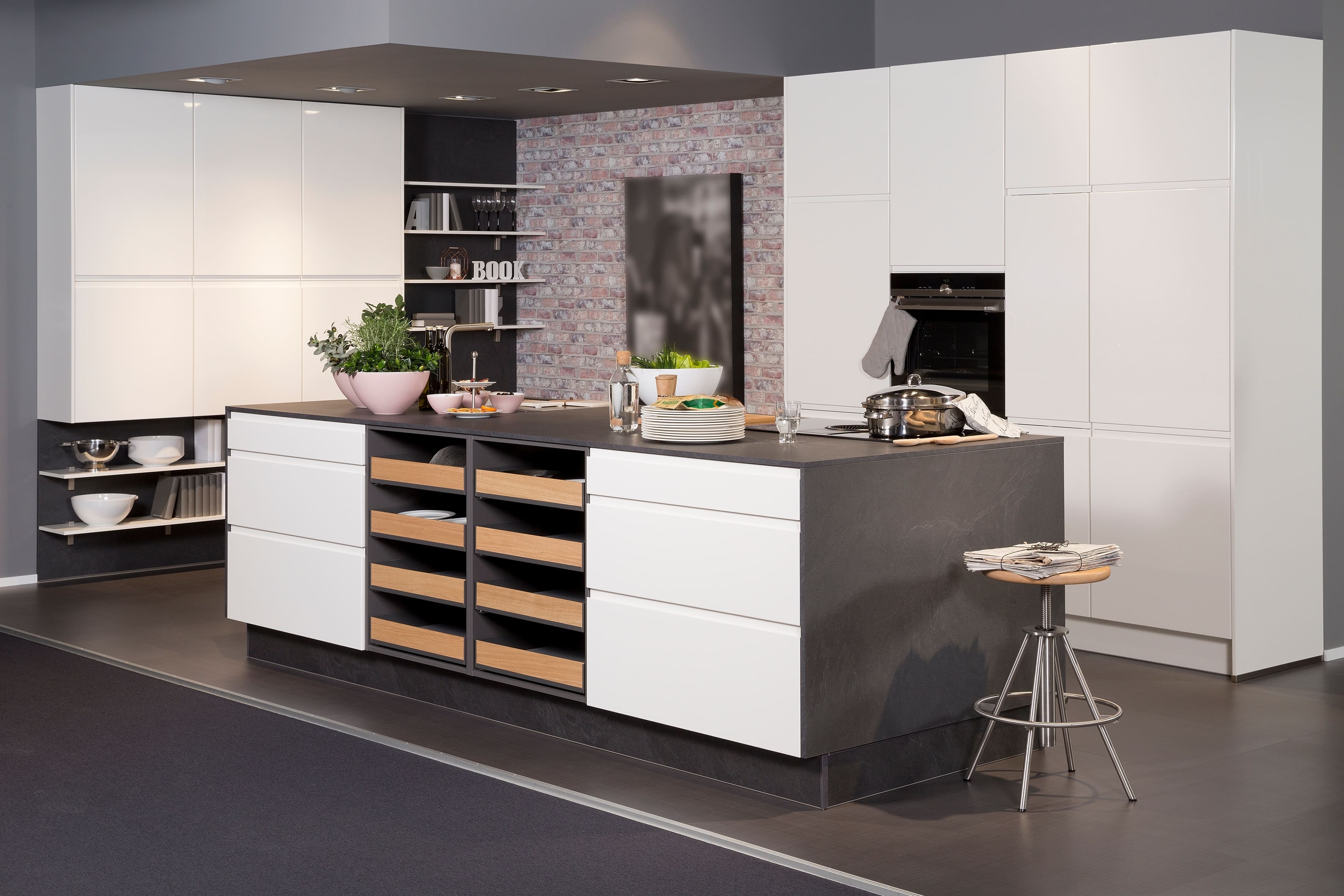 Küchen-Menüpunkt_Nobilia_grifflose_weiße_Hochglanzküche