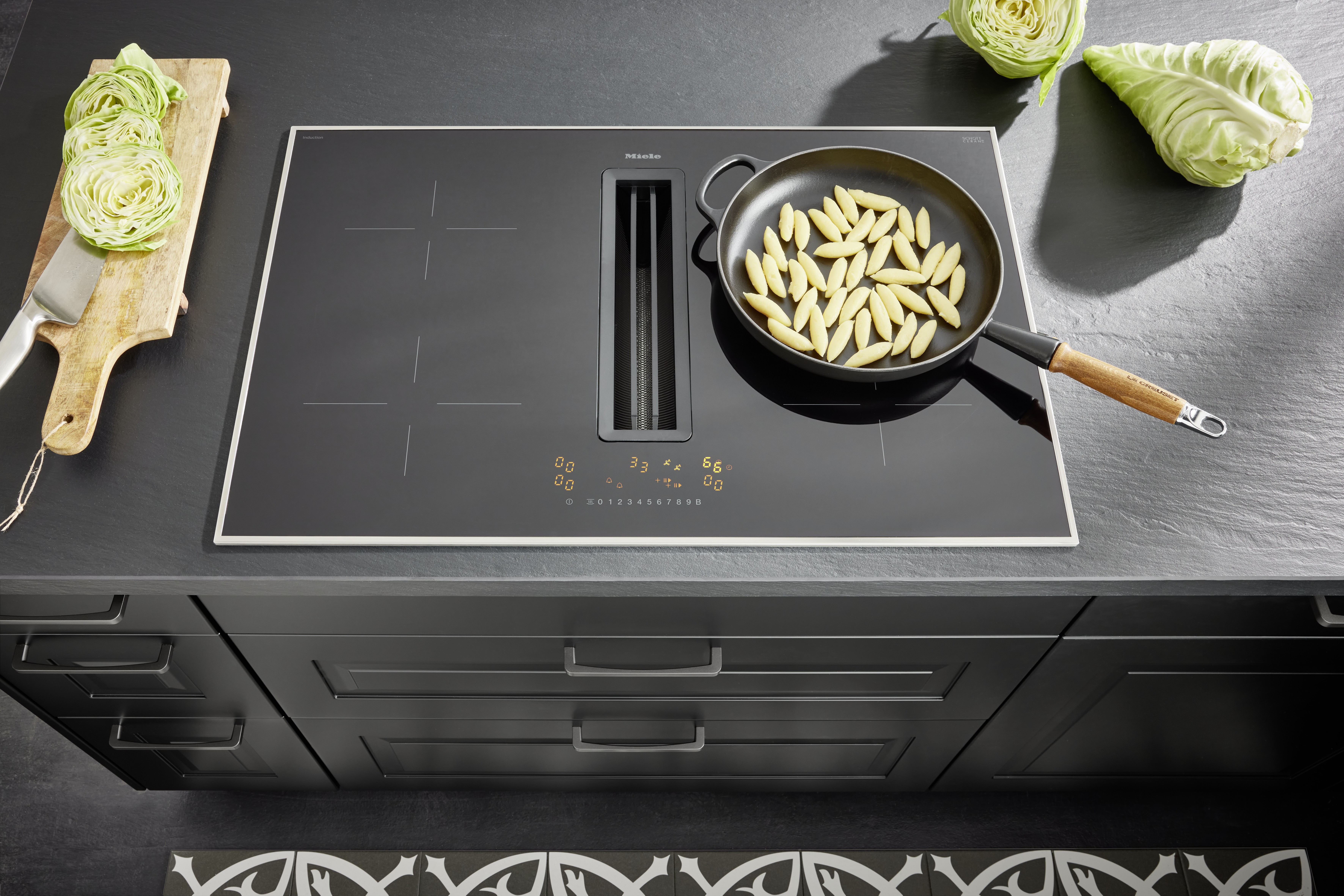 Nobilia-Küche_mit_Miele-Gerät_Kochfeld