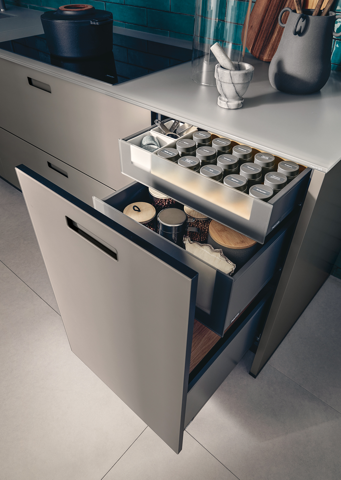 systemo Glasarbeitsplatte und Küchenfront