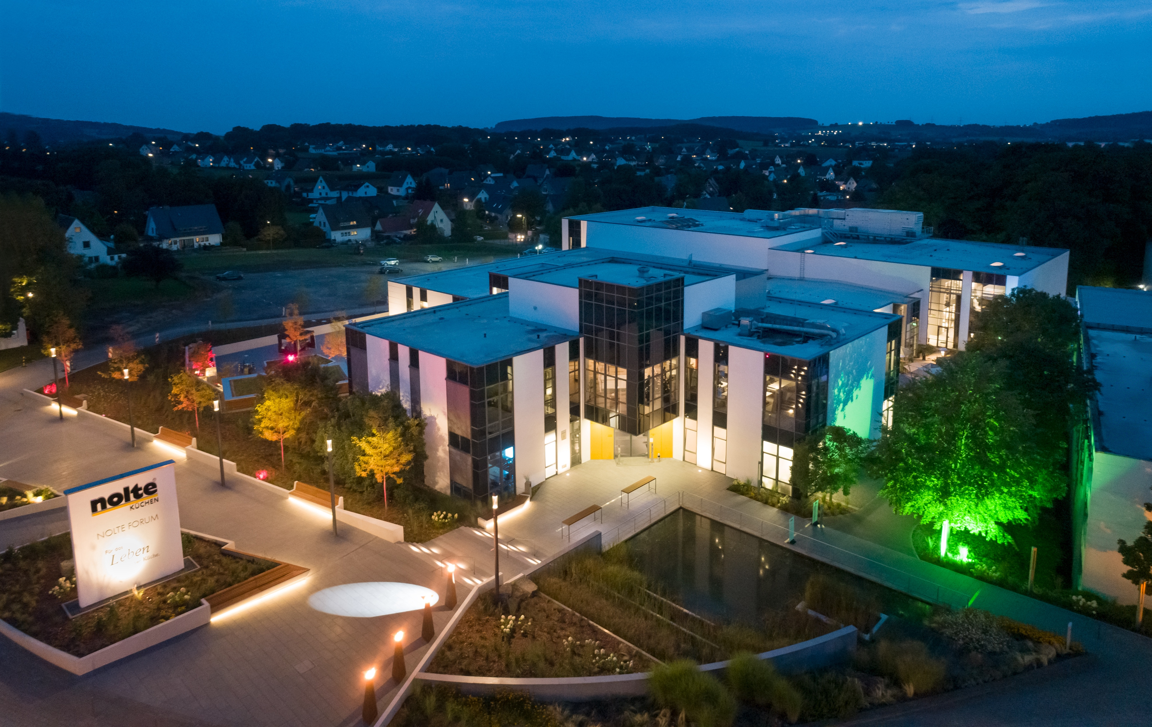 Nolte Firmengebäude bei Nacht Vogelperspektive