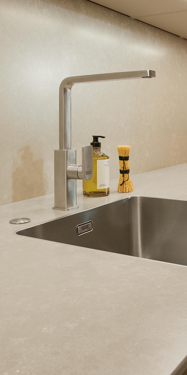 systemo Quarzstein Arbeitsplatte mit integrierter Edelstahlspüle