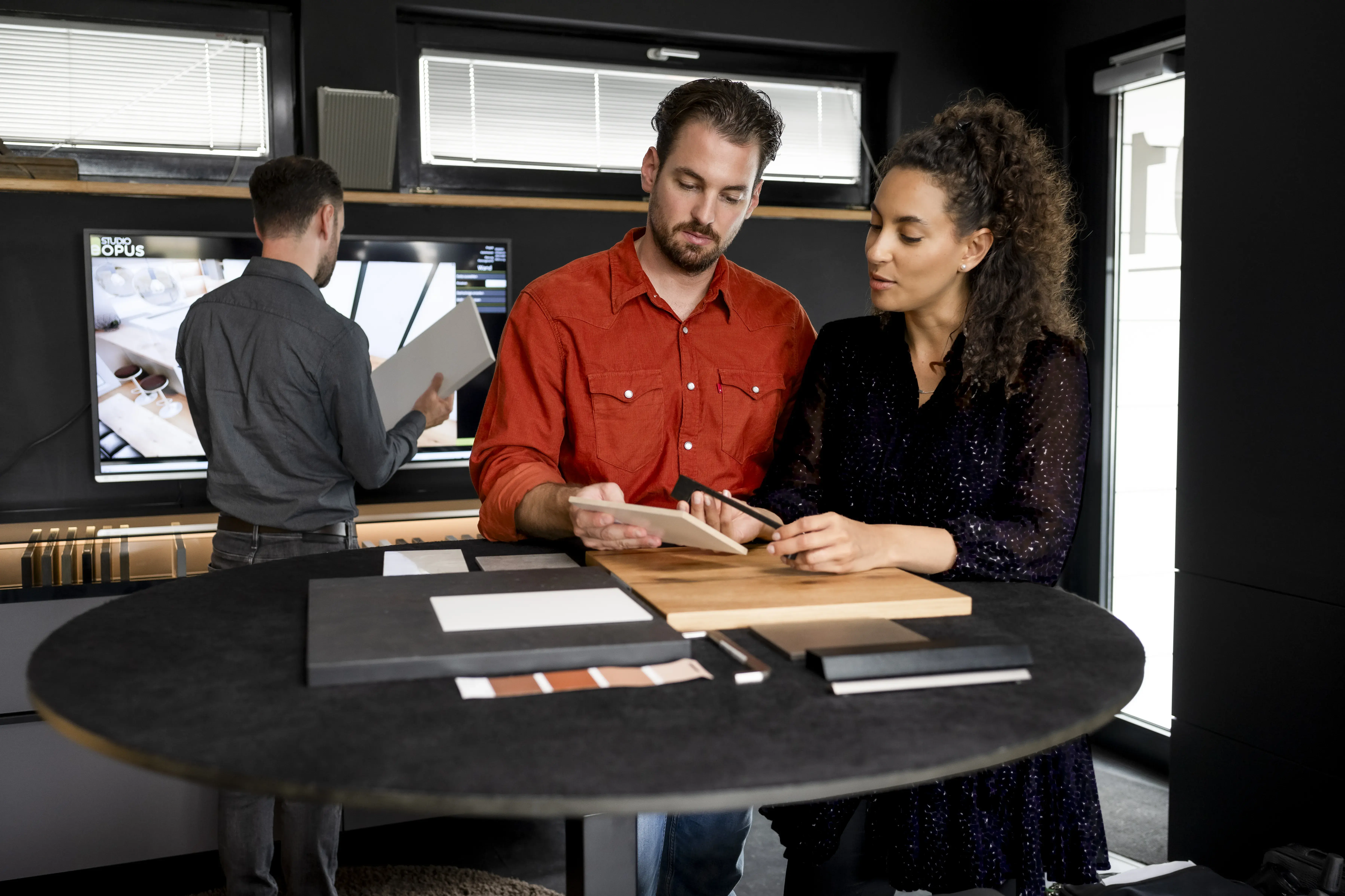 Beratungsgespräch Küchenkauf Menschen