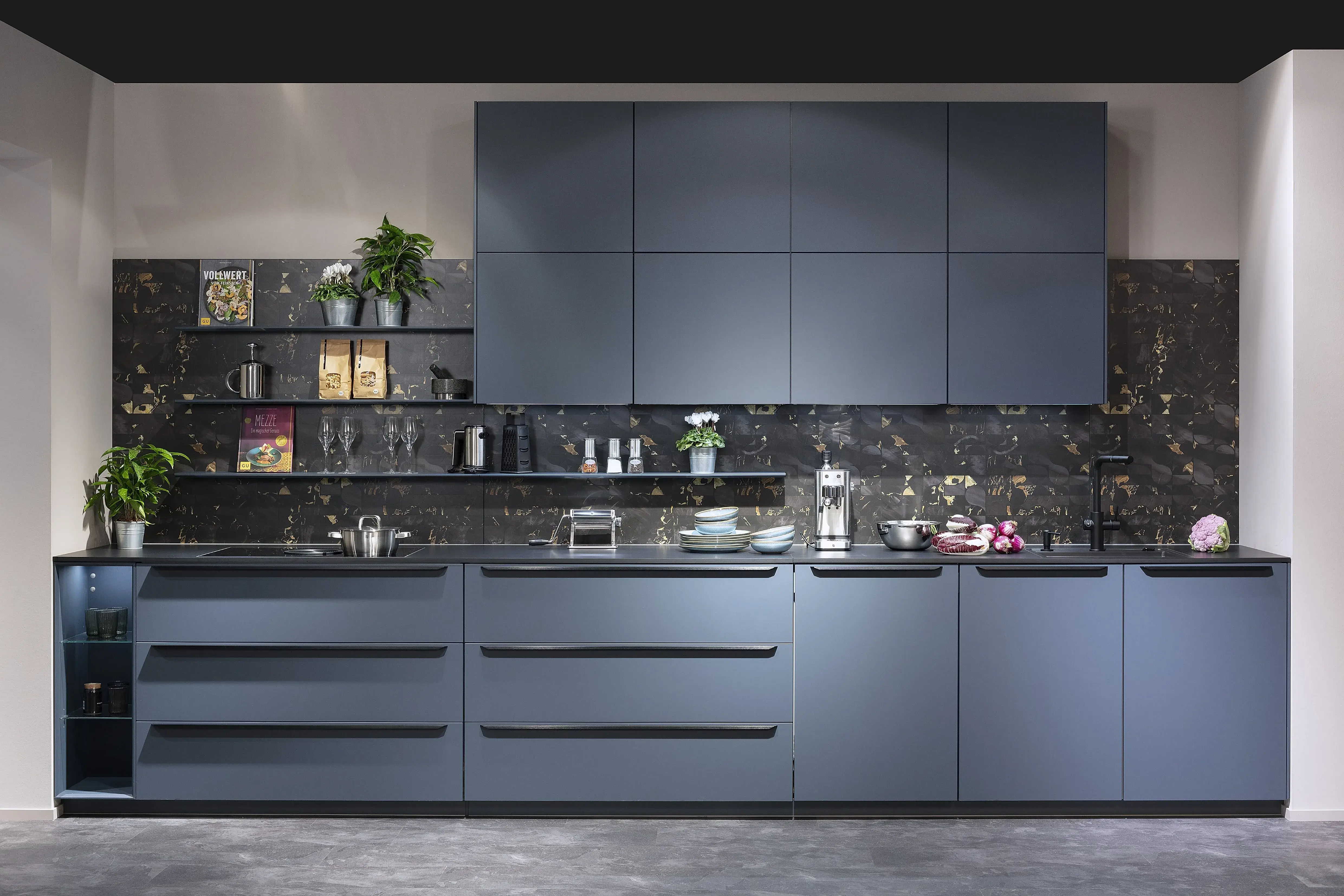 Nobilia-Küche_in_Fjordblau