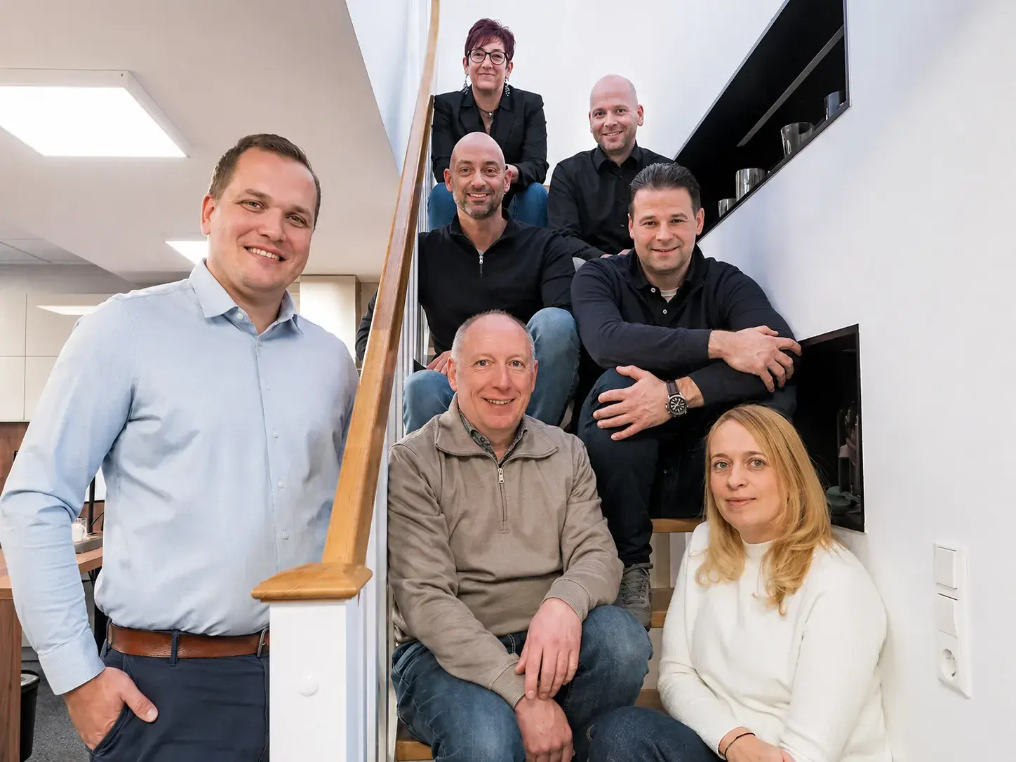 Team Detken in Ganderkesee - auf der Treppe im Küchenstudio